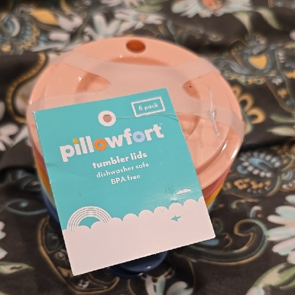 ❤️10/$13 New Pillowfort Tumbler Lids - Pink and Blue